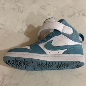 Nike Kids mid Sneakers - blue and White brand new